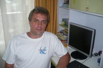 Ovidiu Huțuleac: "Aceste softuri sunt realizate în concordanță cu programa școlară, respectă structura metodică a oricărei lecții, nu ne abatem de la ceea ce avem în mod normal de făcut la clasă”