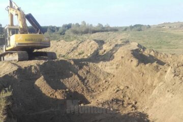 Excavatorul a reușit să sape o bună porțiune