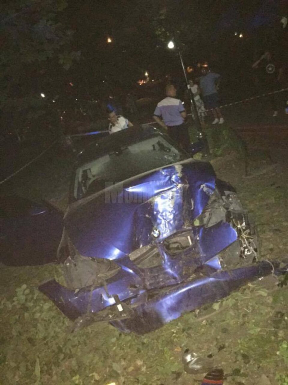 Autoturismul a fost grav avariat, iar în urma cercetărilor, polițiștii au constatat că cel de la volan nu avea permis de conducere