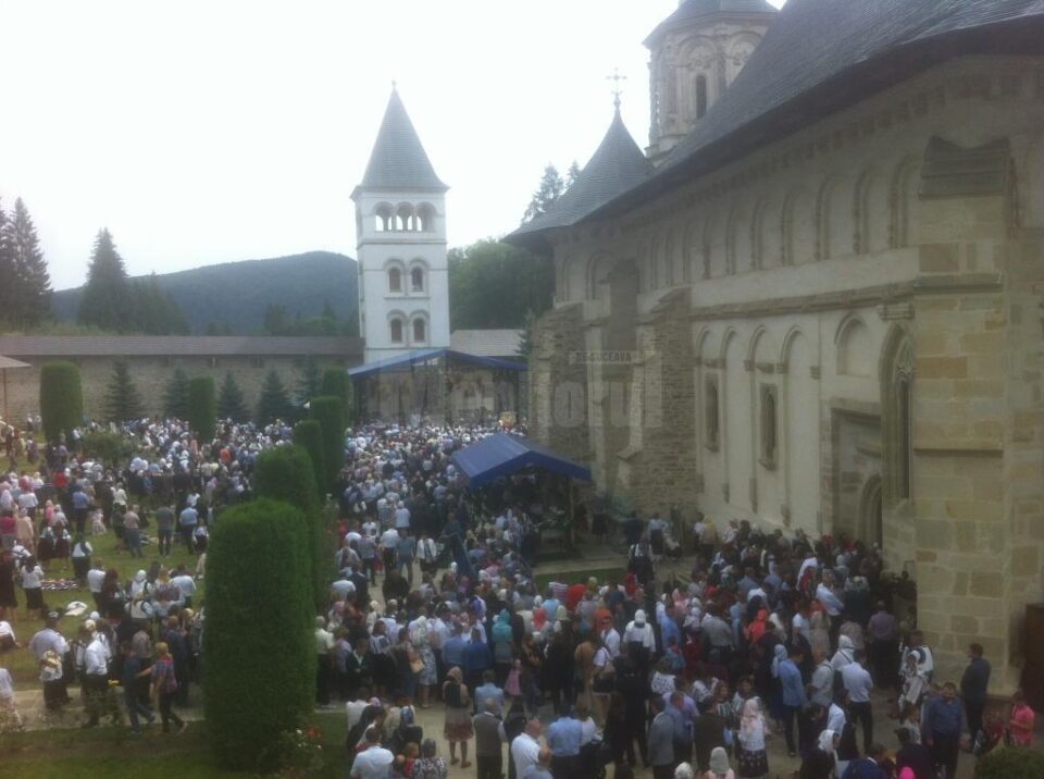 Credinciosii au venit in numar mare la Putna