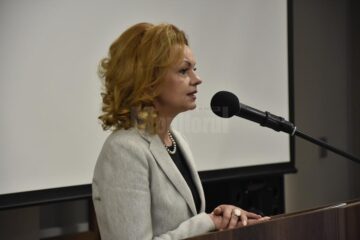 Prefectul Mirela Adomnicăi