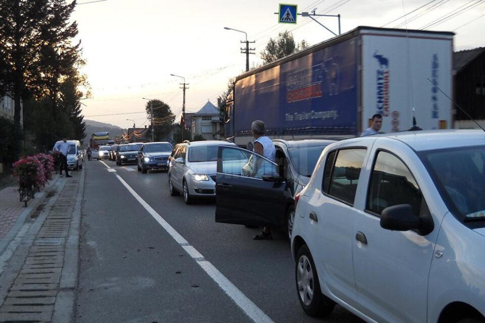 Trafic aproape blocat între Frasin și Păltinoasa