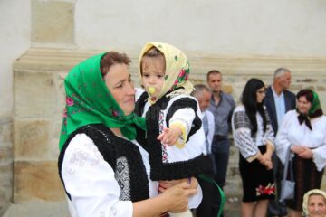 Credincioșii și preoții prezenți la hramul Mănăstirii Putna, îndemnați să se roage pentru încetarea războiului din Siria