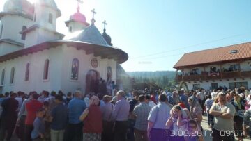 Slujbă arhierească la Neagra Șarului