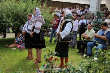 Credincioșii și preoții prezenți la hramul Mănăstirii Putna, îndemnați să se roage pentru încetarea războiului din Siria