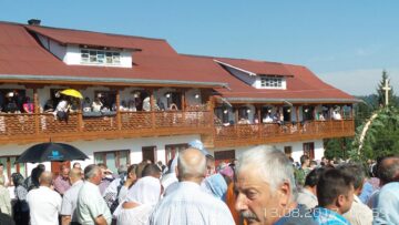 Slujbă arhierească la Neagra Șarului