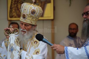 Credincioșii și preoții prezenți la hramul Mănăstirii Putna, îndemnați să se roage pentru încetarea războiului din Siria