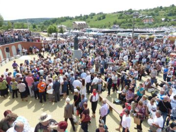Rugăciuni pentru pace și unitate, la marea sărbătoare a Sf. Maria, de la Sanctuarul Marian de la Cacica