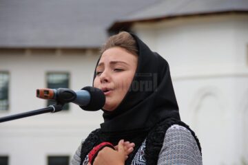 Credincioșii și preoții prezenți la hramul Mănăstirii Putna, îndemnați să se roage pentru încetarea războiului din Siria