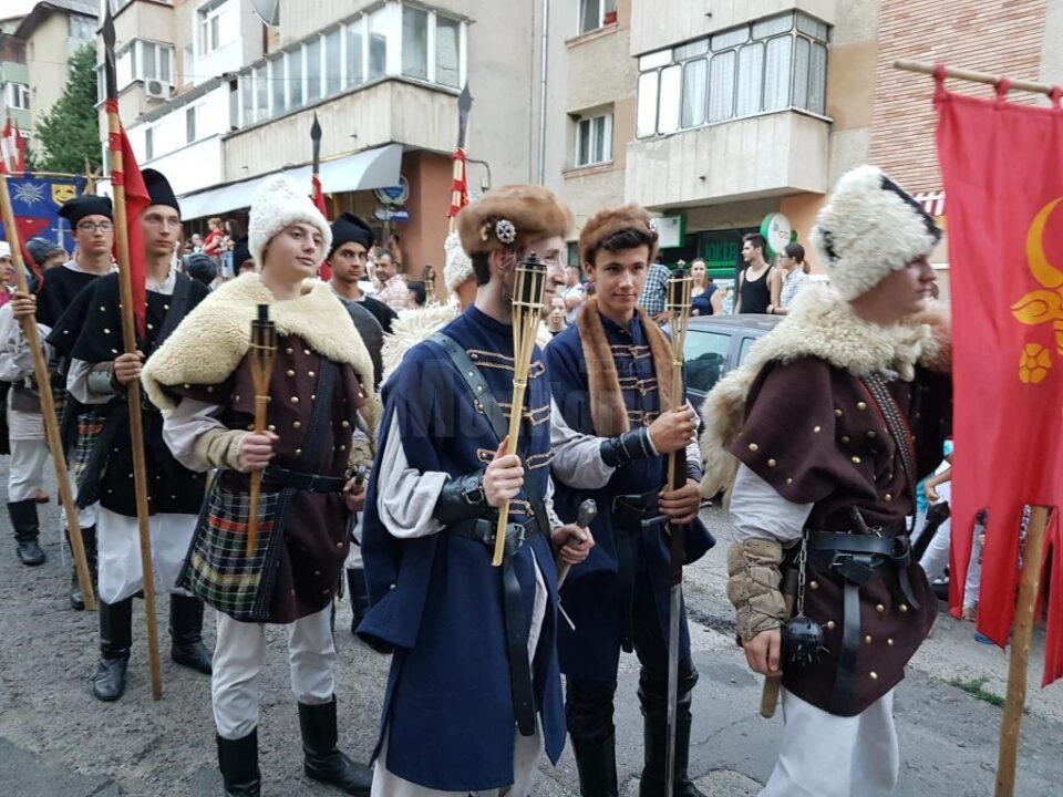 La Suceava a început cea mai mare paradă medievală din țară