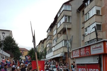 La Suceava a început cea mai mare paradă medievală din țară