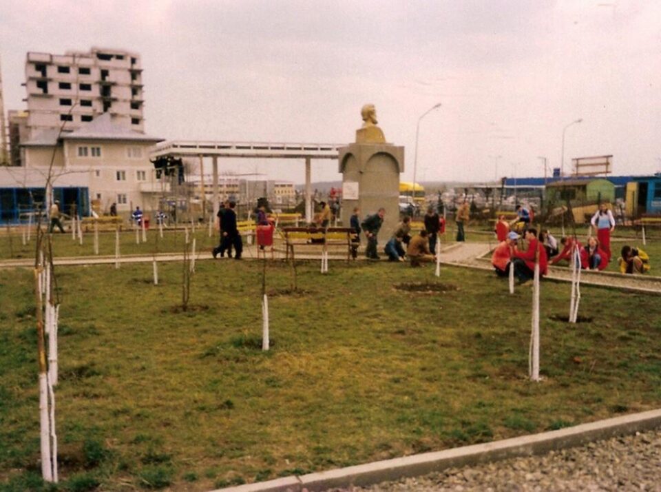 Parcul Școlii "Ion Creangă' Suceava, spațiu pe care ar urma să apară și noua grădiniță