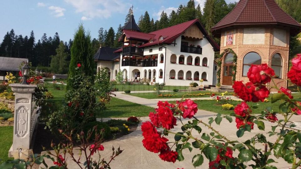 Mănăstirea „Acoperământul Maicii Domnului” de la Secrieș – Moldovița