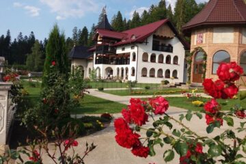 Mănăstirea „Acoperământul Maicii Domnului” de la Secrieș – Moldovița