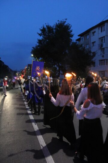 Parada cu făclii a celui mai mare festival medieval din țară, urmărită în stradă de zeci de mii de oameni