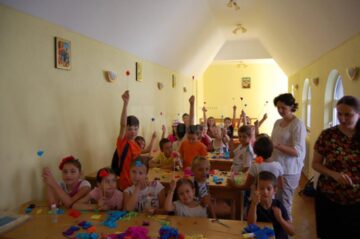 Școala de Vară „Mâini dibace, minți agere III”, la Parohia „Acoperământul Maicii Domnului” din Suceava