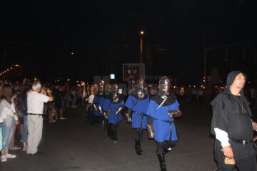 Parada cu făclii a celui mai mare festival medieval din țară, urmărită în stradă de zeci de mii de oameni