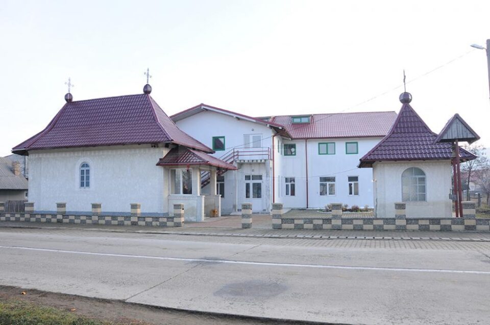 Noua unitate medico-socială din Dolhasca, cu Paraclisul "Sf. Mare Mucenic Gheorghe"