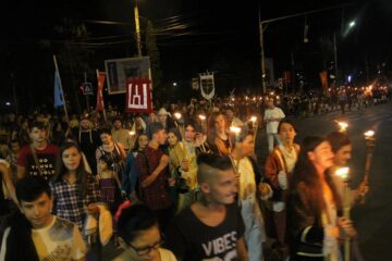 Parada cu făclii a celui mai mare festival medieval din țară, urmărită în stradă de zeci de mii de oameni