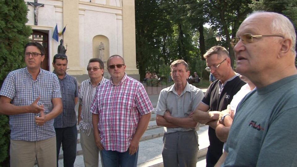 Instructorii auto independenți au protestat în fața Prefecturii Suceava