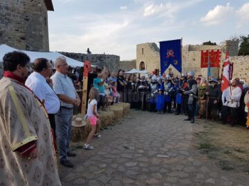 Cel mai mare festival medieval din România, deschis oficial, cu salve de tun și binecuvântarea lui Ștefan cel Mare