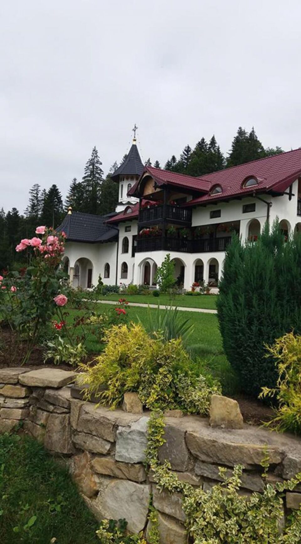 Sfințirea Paraclisului „Sfânta Muceniță Filofteia”, duminică, la Secrieș – Moldovița