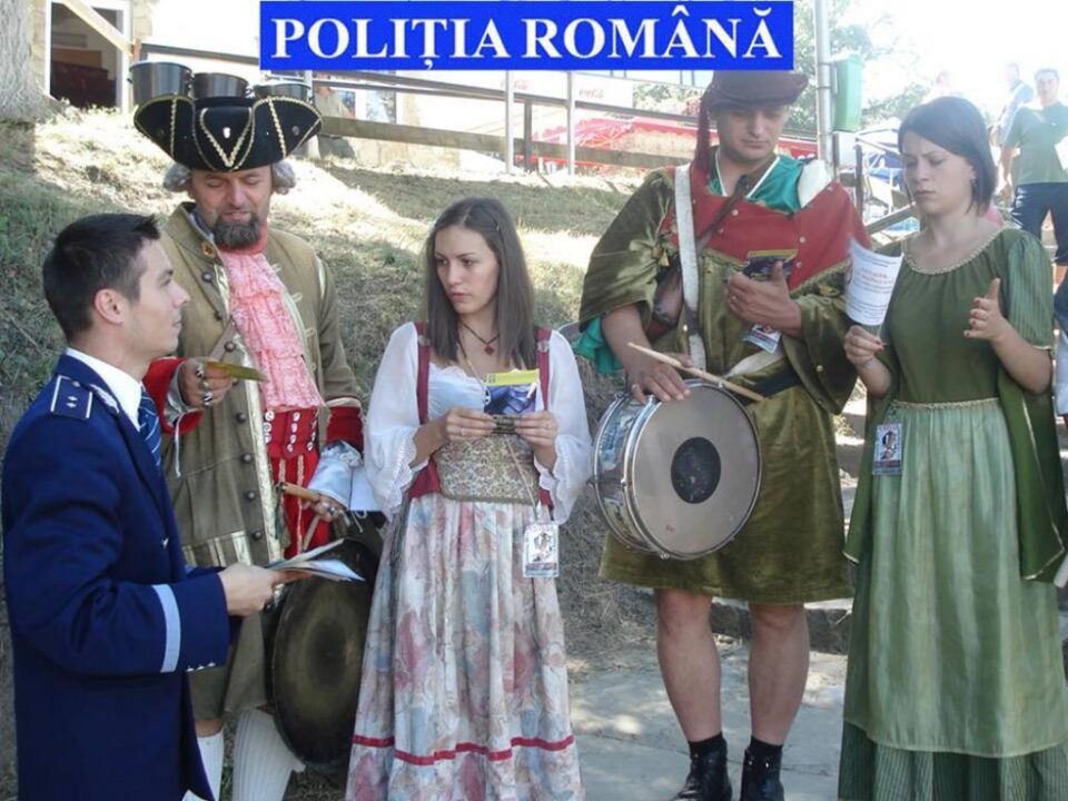 Polițiștii au fost distribuit peste 1.000 de materiale preventive