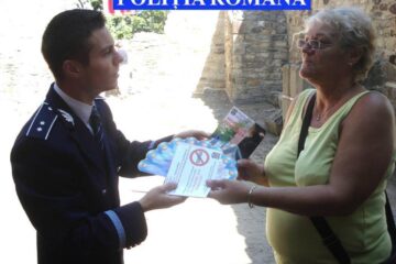 Polițiștii au fost distribuit peste 1.000 de materiale preventive