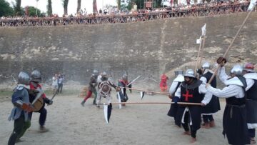 Lupte full-contact de reconstituire istorică, în șanțul Cetății Suceava