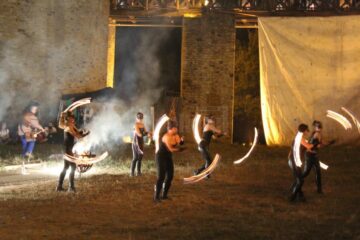 Spectacolele cu foc și lasere din Cetatea Sucevei, perla Festivalului Medieval „Ștefan cel Mare”