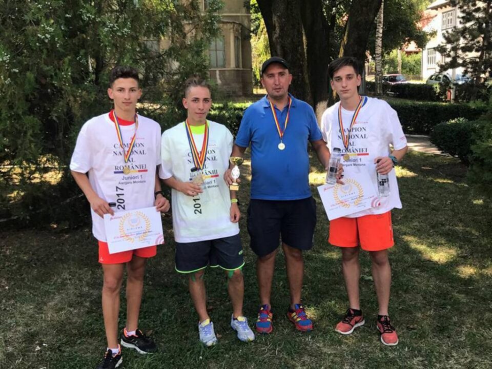Dornenii pregătiți de antrenorul Cristian Prâsneac au câștigat două medalii de aur la naționalele de alergare montană