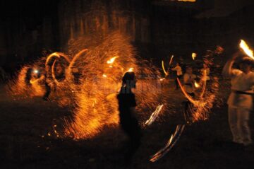 Spectacolele cu foc și lasere din Cetatea Sucevei, perla Festivalului Medieval „Ștefan cel Mare”