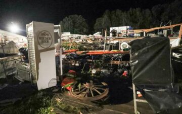 O suceveancă de 19 ani a murit după prăbușirea unui cort în care erau 700 de persoane, în Austria foto EPA