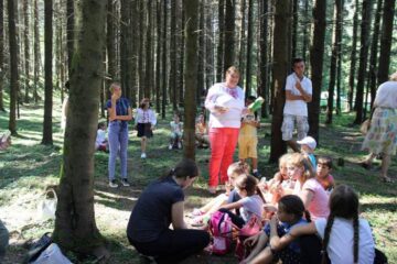 Școala de vară „Artă, tradiții și obiceiuri populare din Moldova și Bucovina” pentru copiii aflați în dificultate