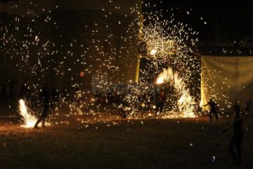 Spectacolele cu foc și lasere din Cetatea Sucevei, perla Festivalului Medieval „Ștefan cel Mare”