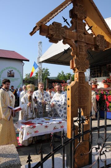 La Dolhasca a avut loc duminică sfințirea primului spital al Arhiepiscopiei Sucevei și Rădăuților