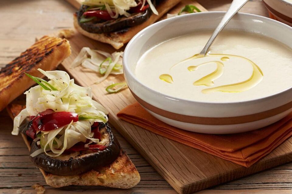 Supă rece Gazpacho (albă) Sursa foto: taste.com.au