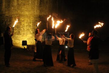 Spectacolele cu foc și lasere din Cetatea Sucevei, perla Festivalului Medieval „Ștefan cel Mare”