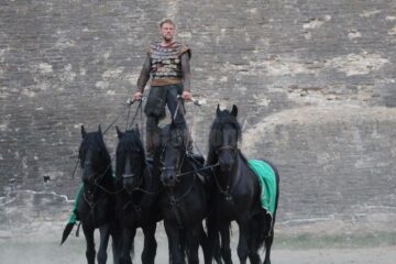 Cascadoriile cu cai, frumoasele surprize ale Festivalului Medieval de la Suceava