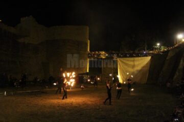 Spectacolele cu foc și lasere din Cetatea Sucevei, perla Festivalului Medieval „Ștefan cel Mare”