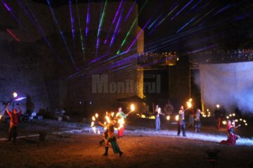 Spectacolele cu foc și lasere din Cetatea Sucevei, perla Festivalului Medieval „Ștefan cel Mare”
