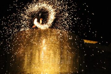 Fascinante spectacole cu foc in Cetatea Sucevei