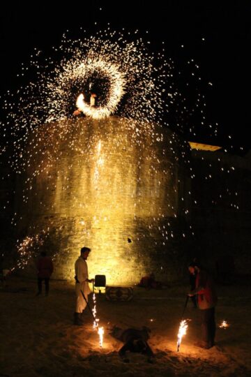 Fascinante spectacole cu foc in Cetatea Sucevei