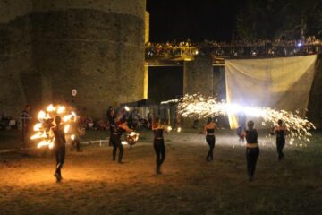 Spectacolele cu foc și lasere din Cetatea Sucevei, perla Festivalului Medieval „Ștefan cel Mare”