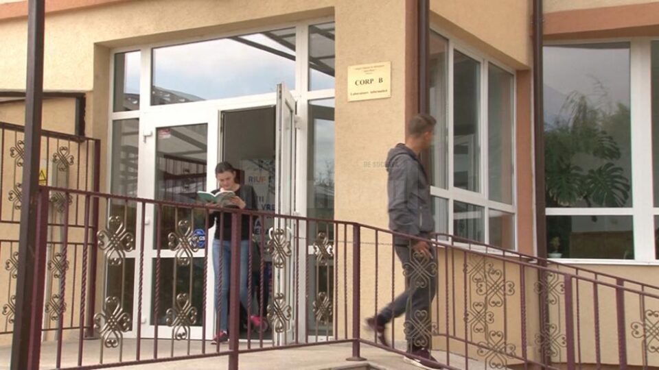Aproape 500 de candidați au fost prezenți, vineri, la testare