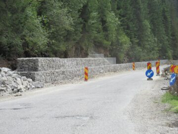 Ample lucrări de apărare a drumului au fost deja efectuate pe sectorul Seșuri - Cârlibaba