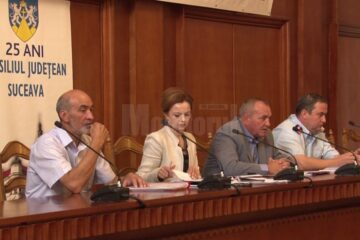 Directorul DSVSA Suceava, prefectul de Suceava, vicepreședintele CJ și adjunctul ISU Directorul DSVSA Suceava, prefectul de Suceava, vicepreședintele CJ și adjunctul ISU