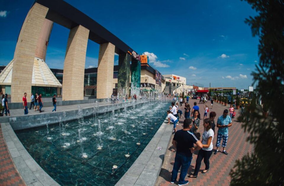 Bijuterii și accesorii strălucitoare, la Târgul Handmade deschis la Iulius Mall Suceava
