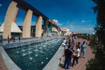 Bijuterii și accesorii strălucitoare, la Târgul Handmade deschis la Iulius Mall Suceava