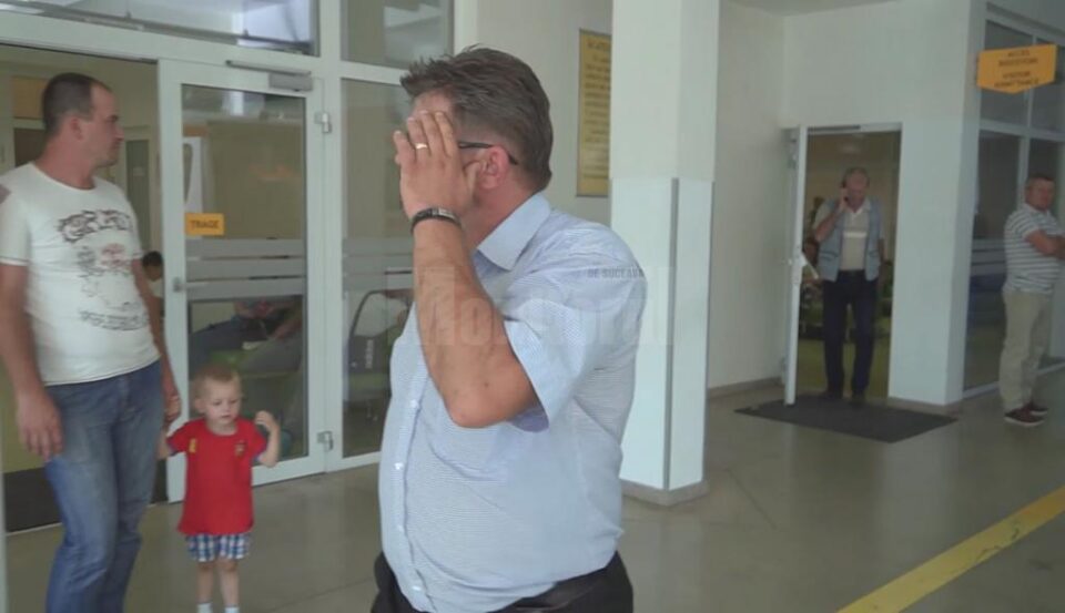 Preotul a încercat să-și ascundă tot timpul fața